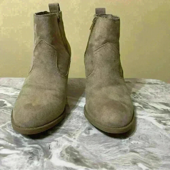 Carlos by Carlos Santana Women's Daisy Block-Heel Booties Doe Beige Size 8M - Picture 7 of 13